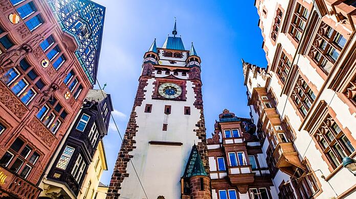 Freiburg im Breisgau zeichnet sich durch seine mittelalterliche Altstadt aus.
