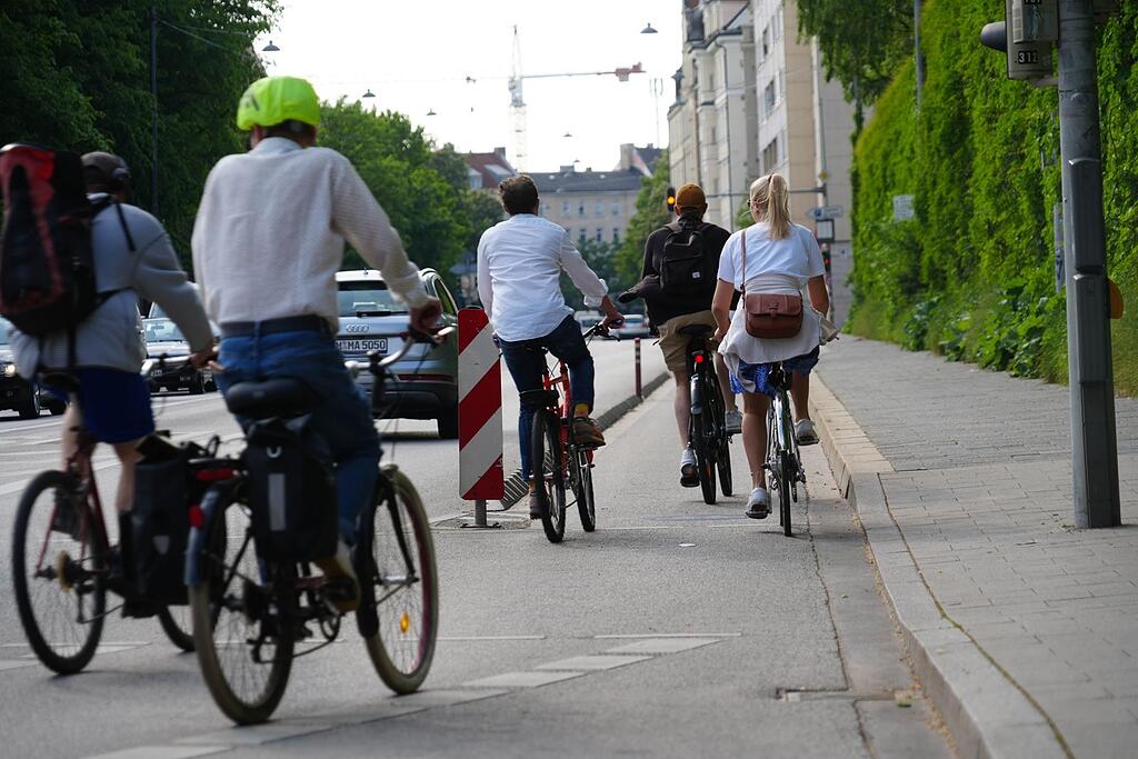 Protected Bike Lanes Umst ndlich Und Typisch M nchen Abendzeitung protected-bike-lanes-umst-ndlich-und-typisch-m-nchen-abendzeitung