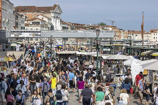 Hier ist es voll: Menschenmassen in Venedig.
