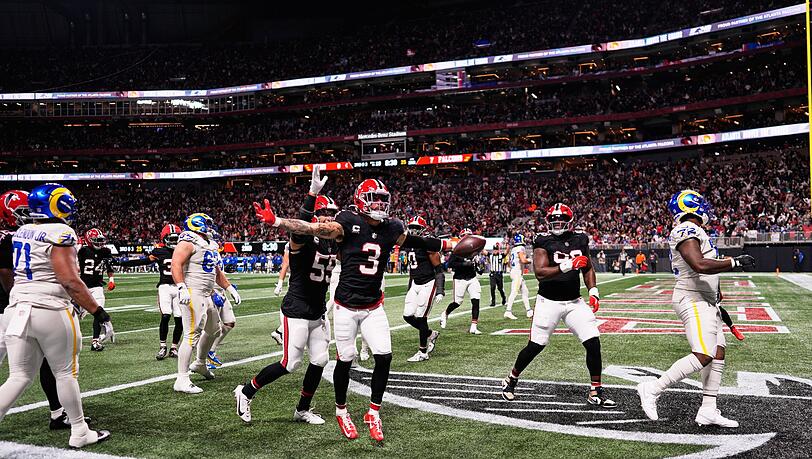 Die Atlanta Falcons schlagen die Los Angeles Rams dank einer starken ersten Hälfte. Die Atlanta Falcons schlagen die Los Angeles Rams dank einer starken ersten Hälfte.