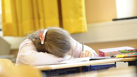 Viele Sch&uuml;ler f&uuml;hlen sich ersch&ouml;pft. (Symbolfoto)