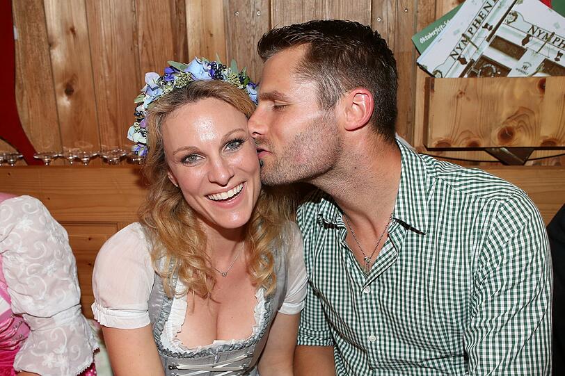 Christina Surer mit Ehemann Martin Tomczyk im Weinzelt.