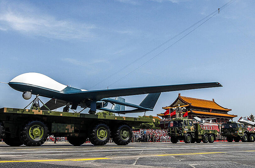 Bei der größten Militärparade seiner Geschichte hat China seine neuen Superwaffen präsentiert.