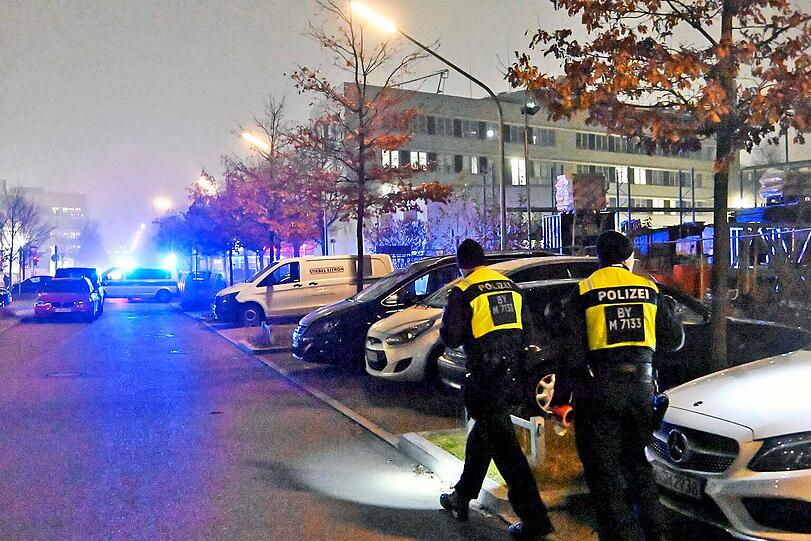 Constanze-Hallgarten-Straße in Obersendling: Bei einer Festnahme haben Beamte nach Polizeiangaben einen Verdächtigen angeschossen.
