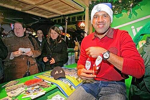 Der Weihnachtsmann für seinen neuen Klub: Ailton.