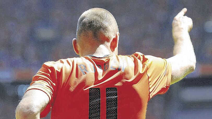 Hat die WM-Träume trotz seines Muskelfaserrisses nicht begraben: Hollands Superstar Arjen Robben, der sich einer Turbo-Reha unterzieht. Hat die WM-Träume trotz seines Muskelfaserrisses nicht begraben: Hollands Superstar Arjen Robben, der sich einer Turbo-Reha unterzieht.