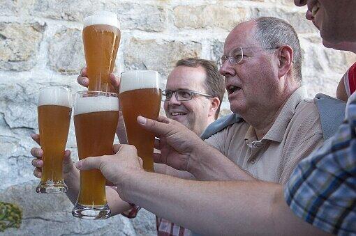 Nach der Anstrengung ist ein Weißbier äußerst erfrischend.