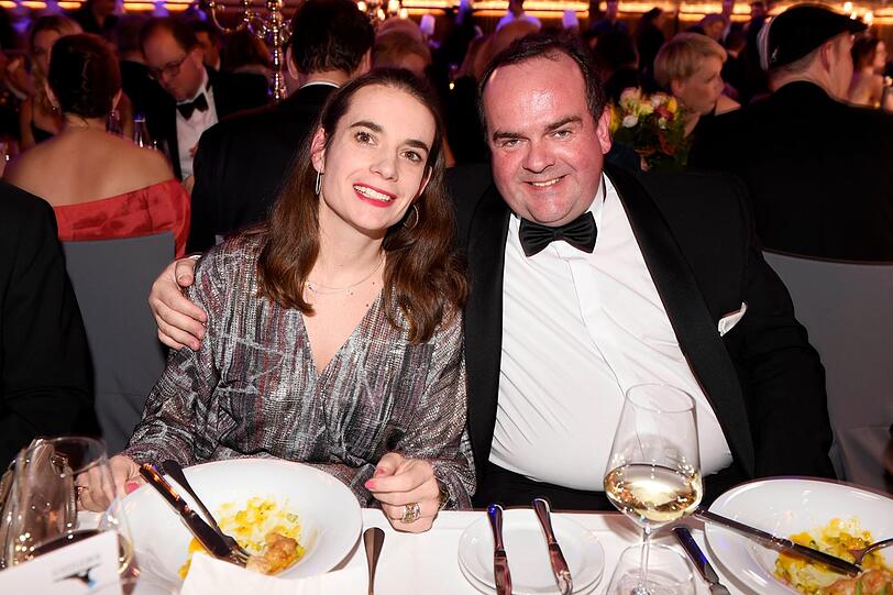 Clemens Baumgärtner genießt das Dinner mit seiner Frau Stefanie.