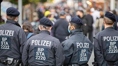 "Anfeindungen, Angriffe, pauschale Verdächtigungen und purer Hass": Gewerkschaftschef Rainer Wendt beklagt fehlende Wertschätzung für die Polizei (Symbol).