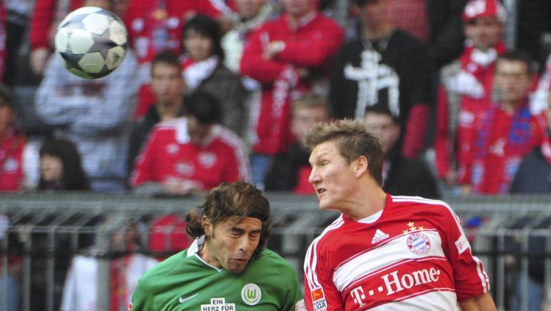 Auf dem Platz läuft es für Bastian Schweinsteiger derzeit glänzend. Weil er sich aber gerne von seinen Beratern trennt, muss er jetzt vor Gericht. Auf dem Platz läuft es für Bastian Schweinsteiger derzeit glänzend. Weil er sich aber gerne von seinen Beratern trennt, muss er jetzt vor Gericht.
