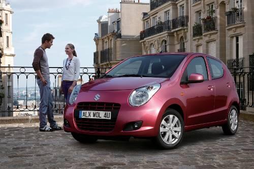 Setzt sich in der Stadt am besten in Szene: Der ab 8900 Euro angebotene Suzuki Alto debütiert bei uns Ende April.