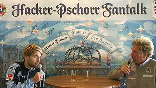 Ein unzufriedener Daniel Halfar nach dem Spiel im Hacker-Pschorr Fantalk: "Wir laufen der Musik hinterher." Ein unzufriedener Daniel Halfar nach dem Spiel im Hacker-Pschorr Fantalk: "Wir laufen der Musik hinterher."