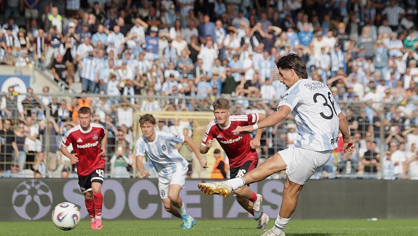 Traf per Strafstoß für den TSV 1860: Tunay Deniz. Traf per Strafstoß für den TSV 1860: Tunay Deniz.