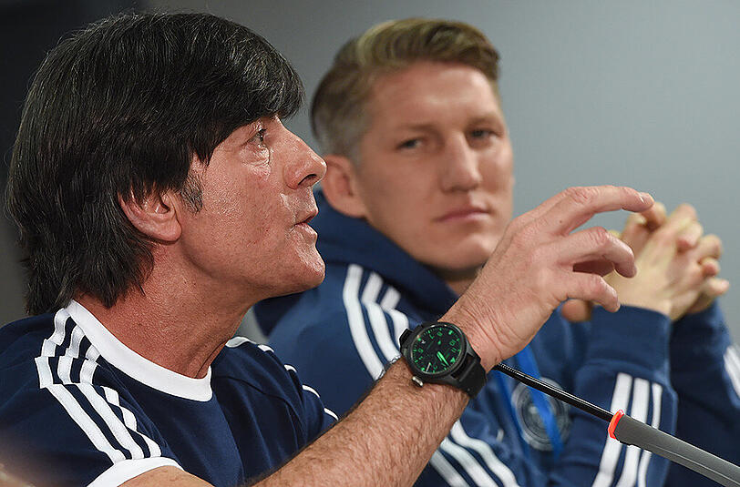 Bundestrainer Joachim Löw und Ex-Nationalspieler Bastian Schweinsteiger.