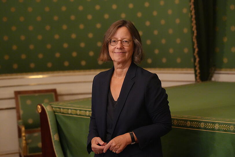 Brigitte Langer, Leiterin der Museumsabteilung, steht im Geburtszimmer des Kini in Schloss Nymphenburg. Brigitte Langer, Leiterin der Museumsabteilung, steht im Geburtszimmer des Kini in Schloss Nymphenburg.