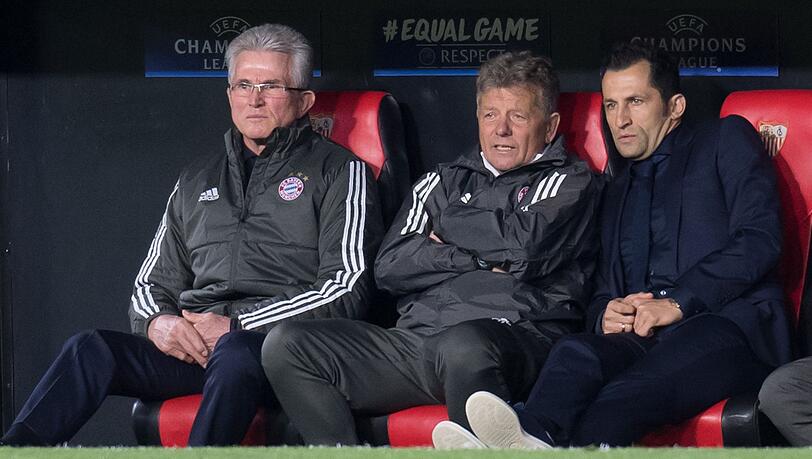Jupp Heynckes (l) trauert um seinen damaligen Co-Trainer Peter Hermann (M). (Archivbild) Jupp Heynckes (l) trauert um seinen damaligen Co-Trainer Peter Hermann (M). (Archivbild)