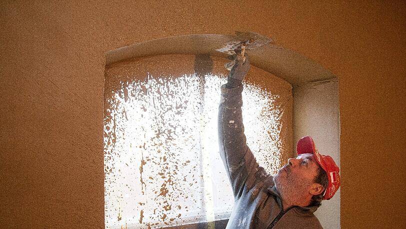Lehmputz: Immer mehr Menschen wollen ihr Haus mit nachwachsenden Rohstoffen bauen. Lehmputz: Immer mehr Menschen wollen ihr Haus mit nachwachsenden Rohstoffen bauen.