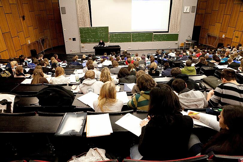 Nach dem Abitur wollen viele Schulabgänger studieren. Doch welches Studium soll es sein?