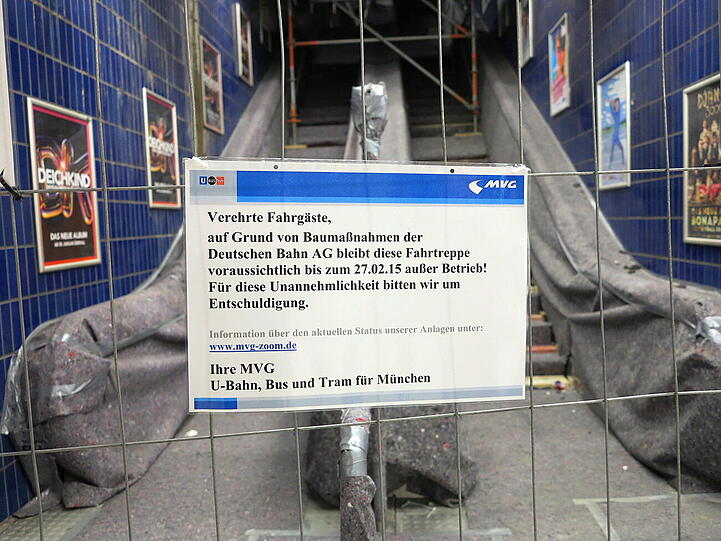 Sorgfältig eingepackt: Die Rolltreppe am Marienplatz.
