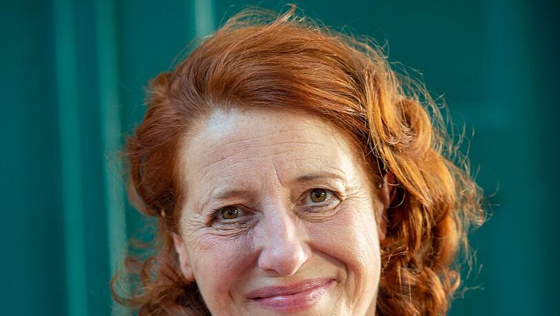 Luise Kinseher, Schauspielerin und Kabarettistin, führt durch den Abend, der eine ganze Bandbreite aktueller Kabarett- und Comedy-Programme aufzeigen soll. Luise Kinseher, Schauspielerin und Kabarettistin, führt durch den Abend, der eine ganze Bandbreite aktueller Kabarett- und Comedy-Programme aufzeigen soll.