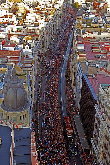 Der Europameister ist zurück in der Heimat - die besten Bilder der Ankunft von Casillas, Iniesta und Co. in Madrid.