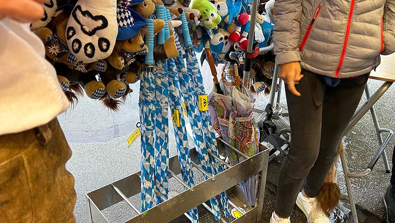 Regenschirme auf der Wiesn