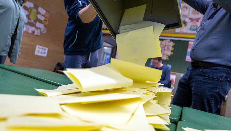 Beim Pilotversuch kamen Wahlhelferinnen und Wahlhelfer laut Beh&ouml;rde schneller voran. (Symbolbild)