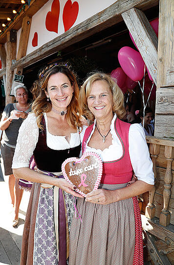 Natalie Schmid (l., First-Wiesn-Lady) und Karin Seehofer (Bayerns First Lady).