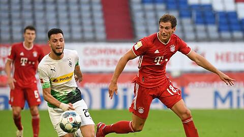 Leon Goretzka (r) wurde beim Spiel gegen Gladbach zum Matchwinner.