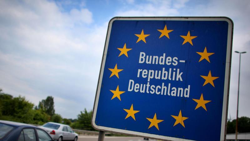 1,58 Millionen Menschen zogen 2018 aus dem Ausland nach Deutschland, 1,18 Millionen zogen weg. 1,58 Millionen Menschen zogen 2018 aus dem Ausland nach Deutschland, 1,18 Millionen zogen weg.