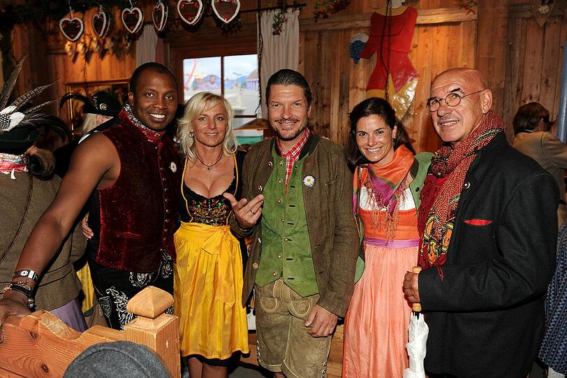 Haddaway und Freundin Rosi, Hardy Krüger jr. und Frau Katrin mit Otto Retzer
