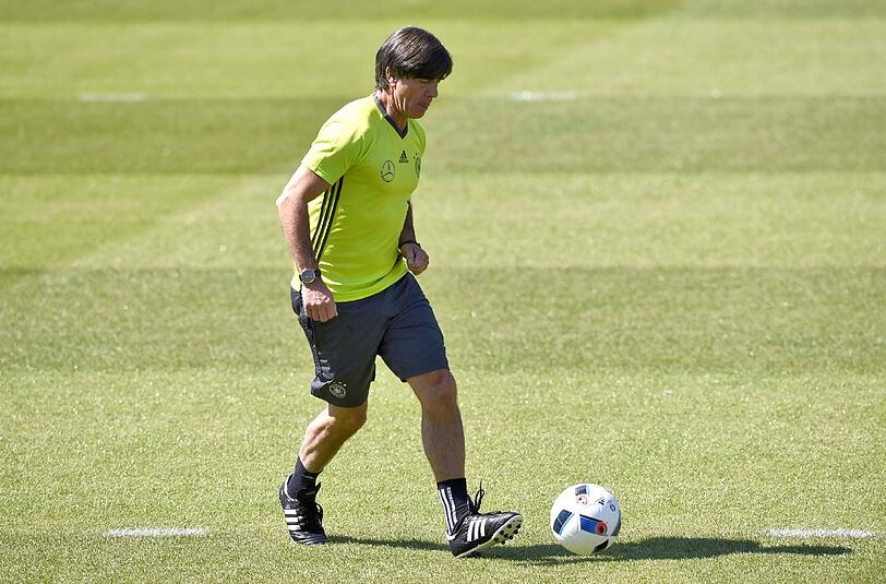Und der Bundestrainer? Joachim Löw ließ es sich nicht nehmen, selbst ein bisschen zu kicken.