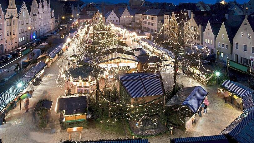 Als etwas später die letzten Lichter aus sind, wird ein Mann in der Freyung verprügelt und anschließend ausgeraubt. Als etwas später die letzten Lichter aus sind, wird ein Mann in der Freyung verprügelt und anschließend ausgeraubt.