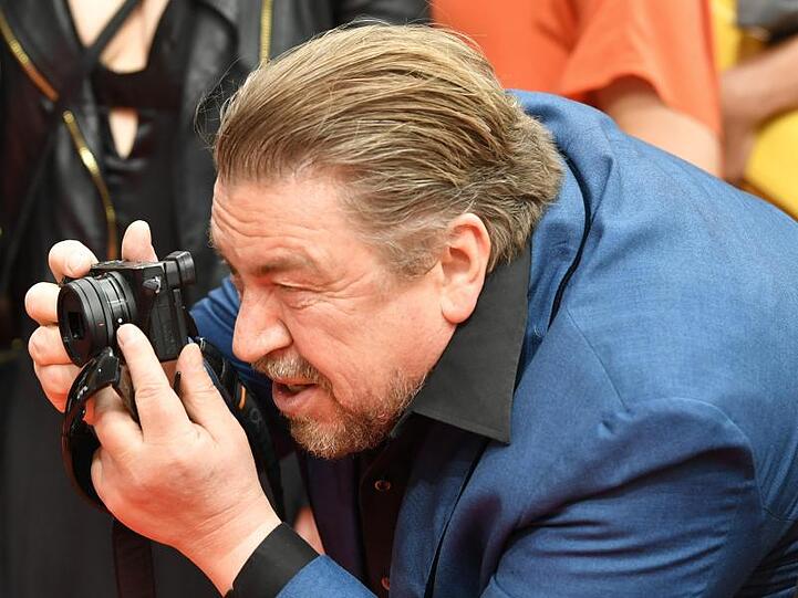 Schauspieler Armin Rohde fotgrafiert mit einer Sony. Foto: Jens Kalaene/Archivbild