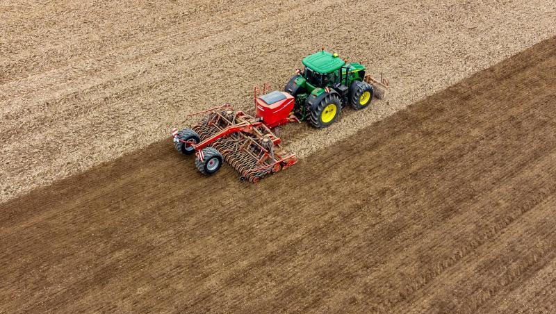 Nach dem Kompromiss der Agrarminister sollen 25 Prozent der EU-Direktzahlungen an deutsche Landwirte an Klima- und Umweltmaßnahmen geknüpft sein. Nach dem Kompromiss der Agrarminister sollen 25 Prozent der EU-Direktzahlungen an deutsche Landwirte an Klima- und Umweltmaßnahmen geknüpft sein.