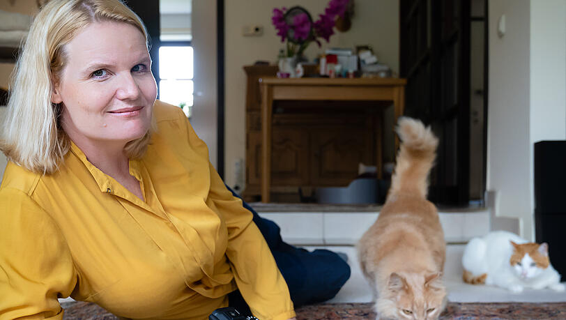 Andrea Ihringer fotografiert seit elf Jahren Katzen, Hunde
und Pferde im Porträt –
zu Hause oder im Studio. Andrea Ihringer fotografiert seit elf Jahren Katzen, Hunde
und Pferde im Porträt –
zu Hause oder im Studio.
