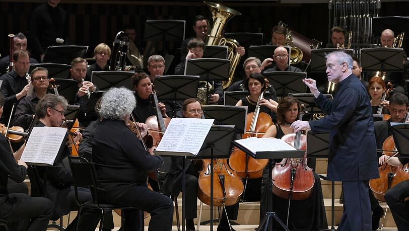 Keine Zeit für das Münchner Ukraine-Konzert, aber Zeit für Gergiev: der Lockenkopf Lorenz Nasturica-Herschcowici am 12. März in Moskau.