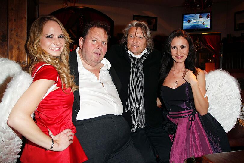 Kabarettist Ottfried Fischer mit Ernst Hannawald und engelsgleicher Begleitung