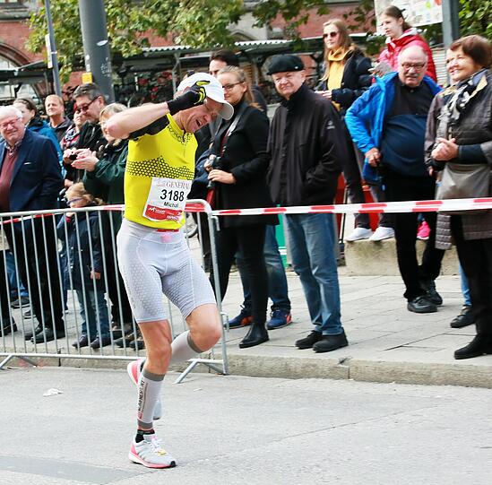 Sonnenschein und weiß-blauer Himmel: Beim München Marathon hatten die Teilnehmer perfekte Wetterbedingungen. Die Bilder zum Durchklicken.