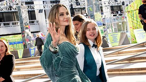 Angelina Jolies und Brad Pitts Tochter Vivienne m&ouml;chte schon seit l&auml;ngerer Zeit nicht mehr Jolie-Pitt hei&szlig;en.