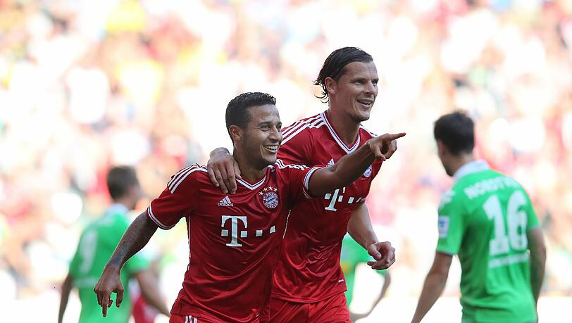 Der FC Bayern (hier Thiago und Van Buyten, v.l.) siegte zwar gegen M'gladbach, musste sich aber den DFB-Frauen geschlagen geben - bei den Einschaltquoten. Der FC Bayern (hier Thiago und Van Buyten, v.l.) siegte zwar gegen M'gladbach, musste sich aber den DFB-Frauen geschlagen geben - bei den Einschaltquoten.