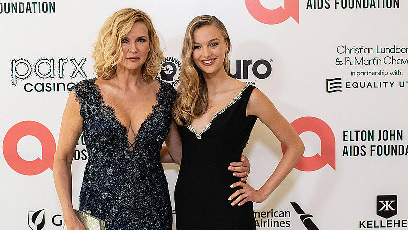 Lilly Krug und Veronica Ferres auf dem roten Teppich der Elton John AIDS Foundation-Party.