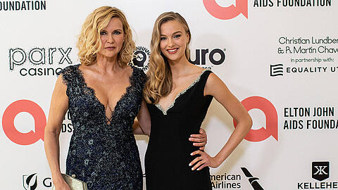 Lilly Krug und Veronica Ferres auf dem roten Teppich der Elton John AIDS Foundation-Party.