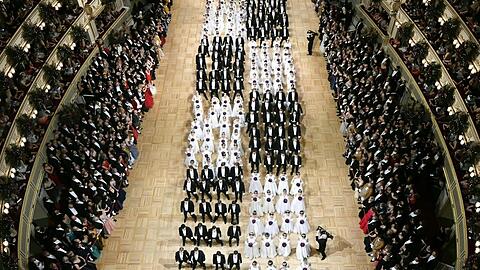 Sündteures Spektakel - der Wiener Opernball.