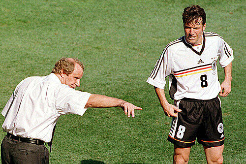 Sein Vorgänger Berti Vogts hatte nach dem Viertelfinal-Aus bei der WM 1998 gegen Kroatien seinen Hut genommen. Zuvor war er acht Jahre im Amt gewesen, hatte die Nationalmannschaft 102 Mal als Trainer aufs Feld geführt, 66 Siege eingefahren, 24 Mal unentschieden gespielt und 12 Mal verloren. Seine größten Erfolge feierte Vogts auf dem eigenen Kontinent: Vize-Europameister 1992 in Schweden und Europameister 1996 in England.