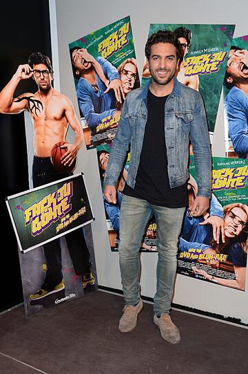 Vor allem junge Mädchen stellten sich stundelang an, um ein Foto mit ihrem Schwarm Elyas zu bekommen.