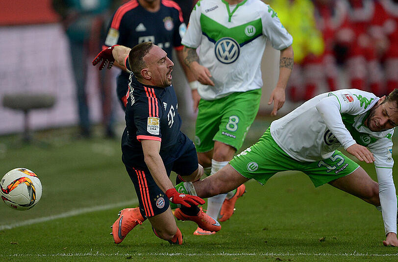 Franck Ribéry: Note 1. Kam nach 56 Minuten für den blassen Robben. Der dritte Joker-Einsatz des Franzosen. Belebend! Machte sofort viel Betrieb auf links, zeigte seinen berühmt-berüchtigten Haken. Erarbeitete das 1:0 mit einem guten, zielstrebigen Dribbling, starke Ablage vor dem 2:0.