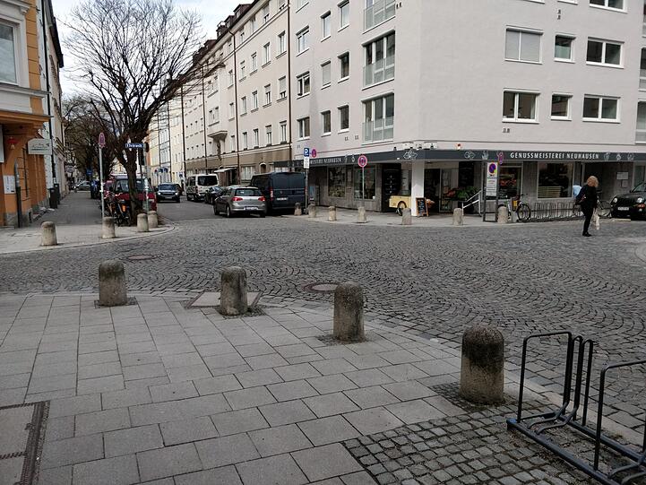 Das Kopfsteinpflaster auf der Blutenburgstraße soll weg.