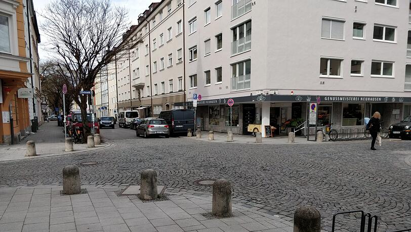 Das Kopfsteinpflaster auf der Blutenburgstraße soll weg. Das Kopfsteinpflaster auf der Blutenburgstraße soll weg.