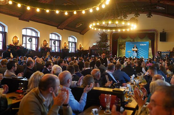 Der Festsaal im Augustiner-Keller ist am Dreikönigstag vollbesetzt. Der Festsaal im Augustiner-Keller ist am Dreikönigstag vollbesetzt.
